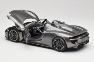 Porsche 918 Spyder Liquid Metal Argent Minichamps 1:18 110062430 Métal — image 5 sur 8