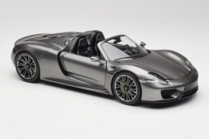 Porsche 918 Spyder Liquid Metal Argent Minichamps 1:18 110062430 Métal — image 6 sur 8