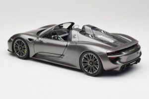Porsche 918 Spyder Liquid Metal Argent Minichamps 1:18 110062430 Métal — image 7 sur 8