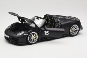 Porsche 918 Spyder Weissach Package Matt Black Minichamps 1:18 110062444 Métal — image 2 sur 8