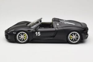 Porsche 918 Spyder Weissach Package Matt Black Minichamps 1:18 110062444 Métal — image 4 sur 8