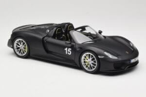Porsche 918 Spyder Weissach Package Matt Black Minichamps 1:18 110062444 Métal — image 6 sur 8