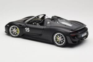 Porsche 918 Spyder Weissach Package Matt Black Minichamps 1:18 110062444 Métal — image 7 sur 8