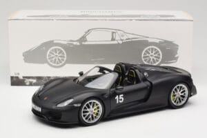 Porsche 918 Spyder Weissach Package Matt Black Minichamps 1:18 110062444 Métal — image 8 sur 8