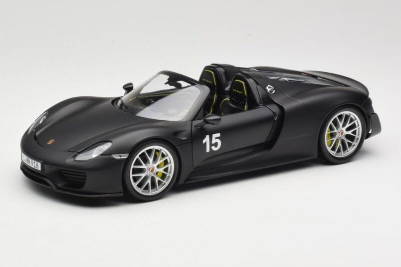 Porsche 918 Spyder Weissach Package Matt Black Minichamps 1:18 110062444 Métal