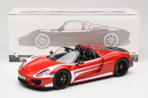 Porsche 918 Spyder Weissach Package Rouge & Rayures Blanches Minichamps 1:18 110062442 Métal — image 9 sur 9
