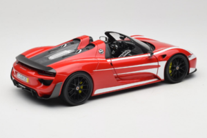 Porsche 918 Spyder Weissach Package Rayures Rouge Blanc Minichamps 1:18 110062442-O1 Métal — image 3 sur 8