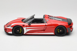 Porsche 918 Spyder Weissach Package Rayures Rouge Blanc Minichamps 1:18 110062442-O1 Métal — image 4 sur 8