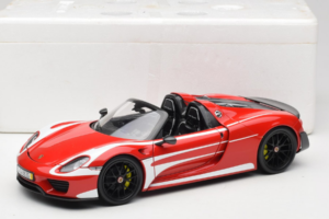 Porsche 918 Spyder Weissach Package Rayures Rouge Blanc Minichamps 1:18 110062442-O1 Métal — image 8 sur 8