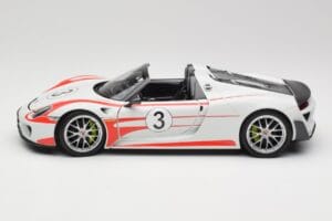 Porsche 918 Spyder Weissach Package Salzburg Minichamps 1:18 110062441 Métal — image 4 sur 8