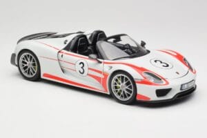 Porsche 918 Spyder Weissach Package Salzburg Minichamps 1:18 110062441 Métal — image 6 sur 8