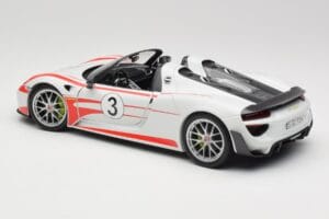 Porsche 918 Spyder Weissach Package Salzburg Minichamps 1:18 110062441 Métal — image 7 sur 8