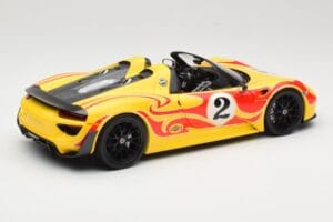 Porsche 918 Spyder Weissach Package Jaune Avec Rayures Minichamps 1:18 110062446 Métal — image 3 sur 8