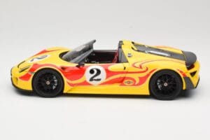 Porsche 918 Spyder Weissach Package Jaune Avec Rayures Minichamps 1:18 110062446 Métal — image 4 sur 8