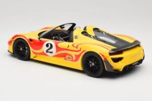 Porsche 918 Spyder Weissach Package Jaune Avec Rayures Minichamps 1:18 110062446 Métal — image 7 sur 8
