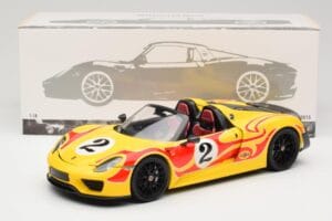 Porsche 918 Spyder Weissach Package Jaune Avec Rayures Minichamps 1:18 110062446 Métal — image 8 sur 8