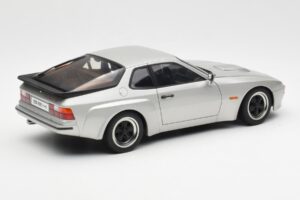 Porsche 924 Carrera GT Diamond Argent AUTOart 1:18 78002 Métal — image 3 sur 8