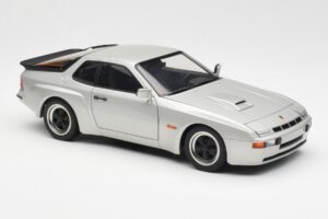 Porsche 924 Carrera GT Diamond Argent AUTOart 1:18 78002 Métal — image 6 sur 8