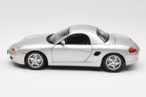 Porsche Boxster 986 Hard Top Argent UT Models 1:18 27854 Métal — image 4 sur 8