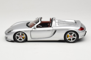 Porsche Carrera GT Silver Metallic Minichamps 1:18 WAP02103014 Métal — image 4 sur 8