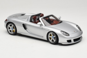 Porsche Carrera GT Silver Metallic Minichamps 1:18 WAP02103014 Métal — image 6 sur 8