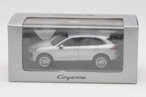 Porsche Cayenne 958 Argent Minichamps 1:43 WAP0200020E Métal — image 4 sur 4