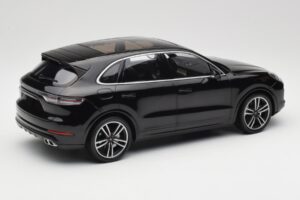 Porsche Cayenne 958 Turbo S Noir Minichamps 1:18 155066070 Métal — image 2 sur 6