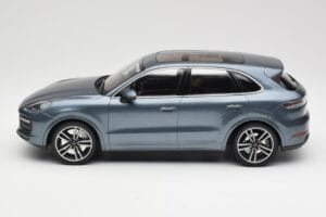 Porsche Cayenne 958 Turbo S Blue Metallic Minichamps 1:18 155066071 Métal — image 3 sur 6