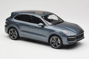 Porsche Cayenne 958 Turbo S Blue Metallic Minichamps 1:18 155066071 Métal — image 4 sur 6