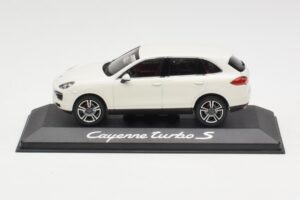 Porsche Cayenne 958 Turbo S Blanc Minichamps 1:43 WAP0200220C Métal