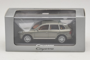 Porsche Cayenne Grey Metallic Minichamps 1:43 WAP02061317 Métal — image 4 sur 4