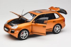 Porsche Cayenne GTS Lava Orange Norev 1:18 187535 Métal — image 2 sur 8