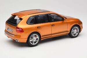 Porsche Cayenne GTS Lava Orange Norev 1:18 187535 Métal — image 3 sur 8