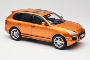 Porsche Cayenne GTS Lava Orange Norev 1:18 187535 Métal — image 6 sur 8