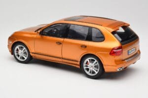 Porsche Cayenne GTS Lava Orange Norev 1:18 187535 Métal — image 7 sur 8