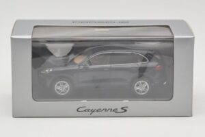 Porsche Cayenne 958 S Blue Metallic Minichamps 1:43 WAP0200060E Métal — image 4 sur 4