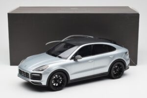 Porsche Cayenne E3 S Coupe Dolo Argent Norev 1:18 WAP0213220K Métal — image 6 sur 6