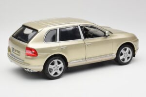 Porsche Cayenne Turbo 955 Beige Maisto 1:18 WAP02100113 Métal — image 3 sur 8