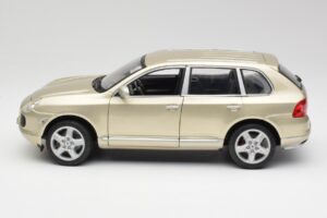 Porsche Cayenne Turbo 955 Beige Maisto 1:18 WAP02100113 Métal — image 4 sur 8