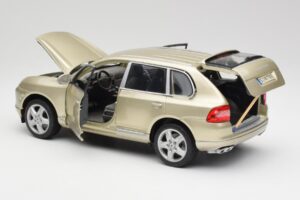 Porsche Cayenne Turbo 955 Beige Maisto 1:18 WAP02100113 Métal — image 5 sur 8