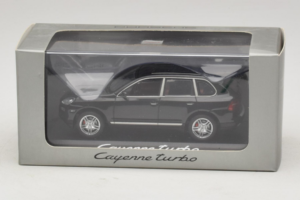 Porsche Cayenne Turbo Dark Green Metallic Minichamps 1:43 WAP02061117 Métal — image 5 sur 5
