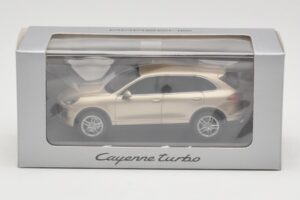 Porsche Cayenne 958 Turbo Or Minichamps 1:43 WAP0200050E Métal — image 4 sur 4