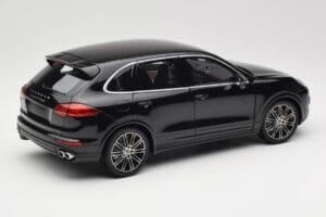 Porsche Cayenne Turbo S 958 Black Metallic Minichamps 1:18 110064000 Métal — image 3 sur 8