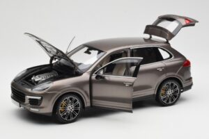 Porsche Cayenne E2 Turbo S Umbra Métallique Minichamps 1:18 WAP0213020F Métal — image 2 sur 8