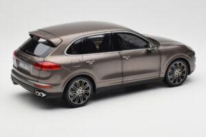 Porsche Cayenne E2 Turbo S Umbra Métallique Minichamps 1:18 WAP0213020F Métal — image 3 sur 8