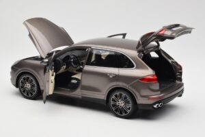 Porsche Cayenne E2 Turbo S Umbra Métallique Minichamps 1:18 WAP0213020F Métal — image 5 sur 8