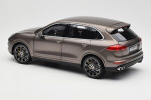 Porsche Cayenne E2 Turbo S Umbra Métallique Minichamps 1:18 WAP0213020F Métal — image 7 sur 8