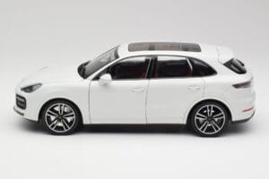 Porsche Cayenne 9YA Turbo Blanc Metallic Minichamps 1:18 155042560 Métal — image 4 sur 8