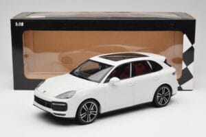 Porsche Cayenne 9YA Turbo Blanc Metallic Minichamps 1:18 155042560 Métal — image 8 sur 8
