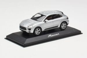 Porsche Macan 95B Silver Grey Metallic Prototype Minichamps 1:43 WAP0201540E Métal — image 2 sur 4